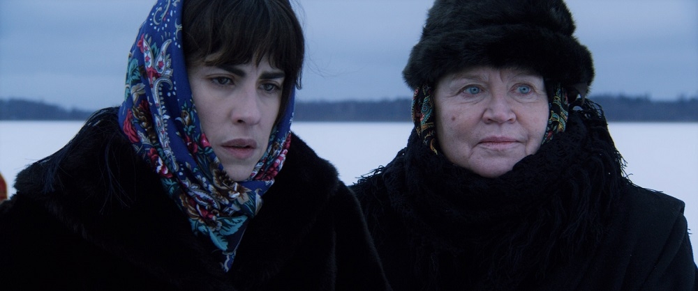 Katja Gulioni un Indra Burkovska filmas kadrā