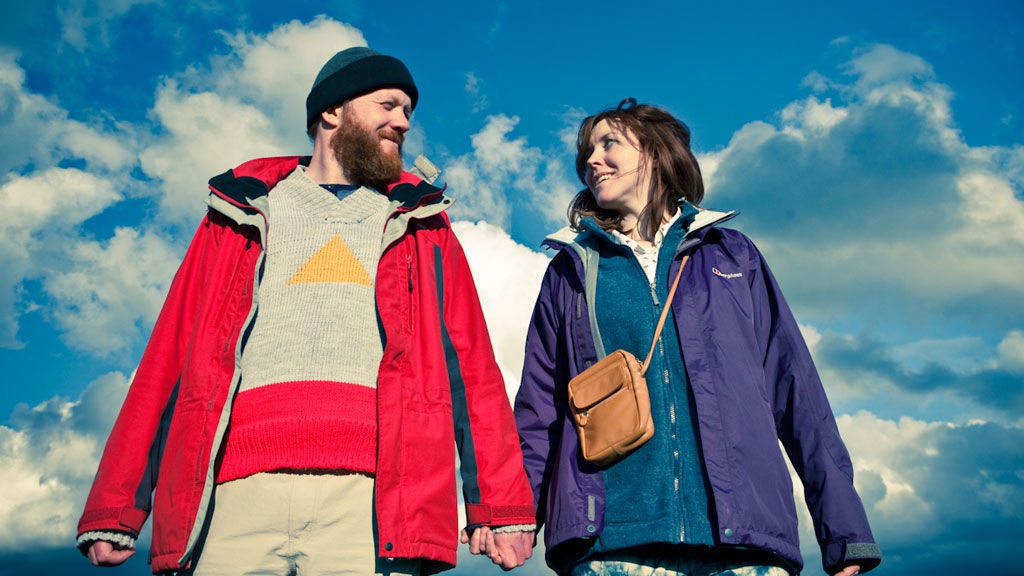 Stīvs Orams un Alise Lova - scenārija līdzautori un galveno lomu izpildītāji filmā "Sightseers"