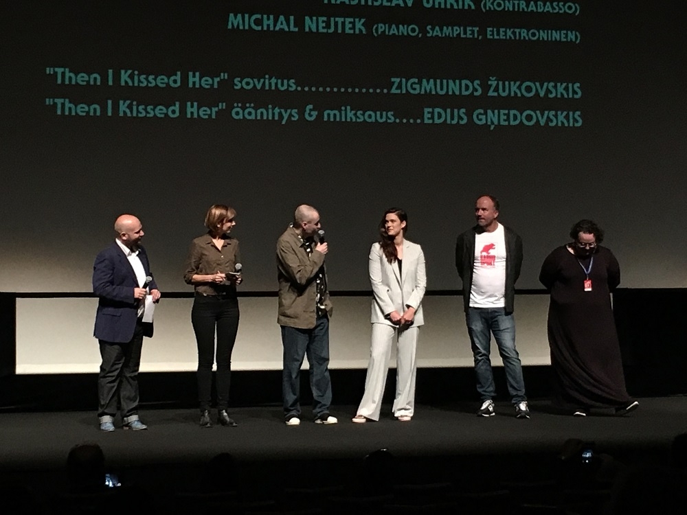 Filmas "Suņi nevalkā bikses" pirmizrādes viesi