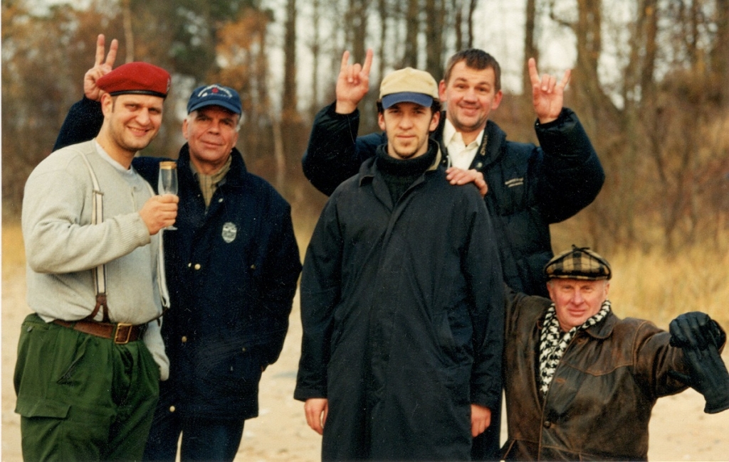 Jānis Vaišļa, Arnis Līcītis, Roberts Vinovskis, Arnis Kundziņš un Gvido Skulte filmas "Sviests" uzņemšanas laikā