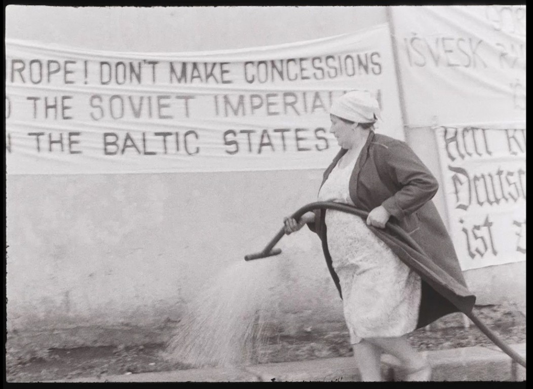 Kadrs no filmas „Baltijas ceļš” | ©DOK Leipzig 2023 / The Baltic Way, Arunas Matelis, Audrius Stonys