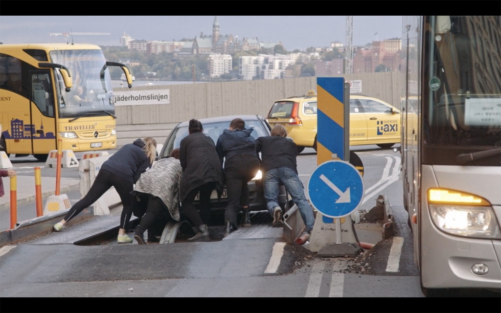 Kadrs no filmas "Satiksmes koordinēšanas ierīce"