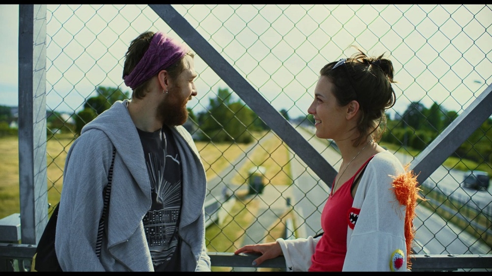 Kadrs no spēlfilmas "Blakus" (režisore Alise Zariņa, sešas nominācijas "Lielajam Kristapam", balva par labāko scenāriju)