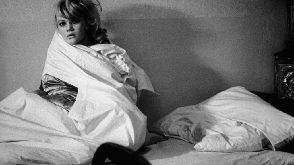Kadrs no filmas "Blondīnes mīlestības" (1965)