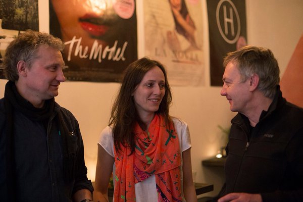 Dramaturgs un režisors Ivo Briedis, režisore Signe Birkova un režisors Juris Poškus kinoteātrī "Kino Bize" filmas "Pacelšanās" speciālseansā