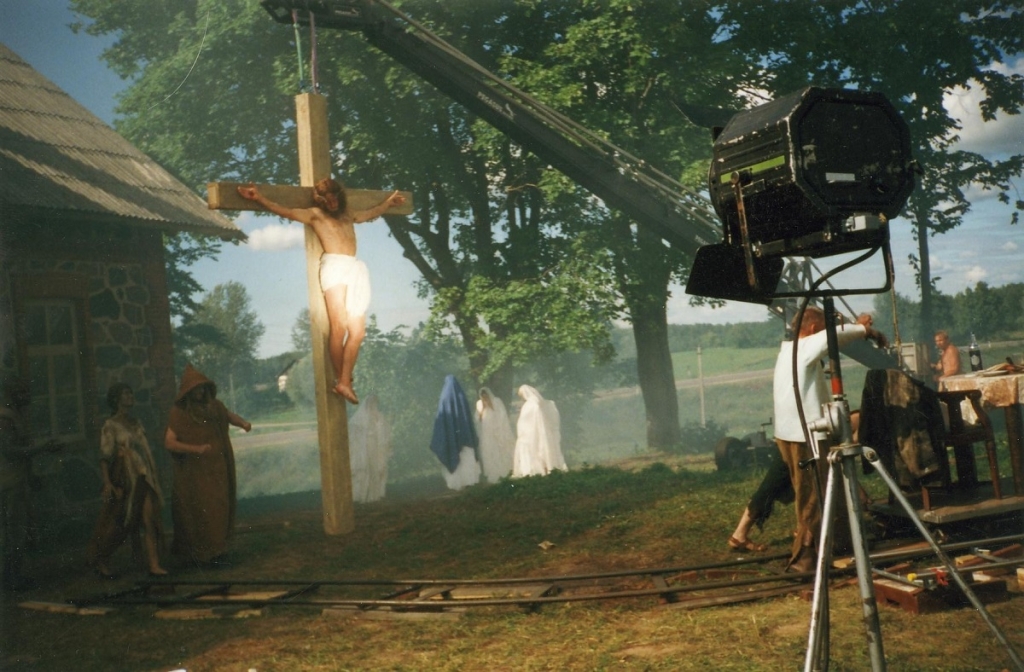 Filmas uzņemšanas laukums Jāņa Streiča filmā "Vecās pagastmājas mistērija" (2000)