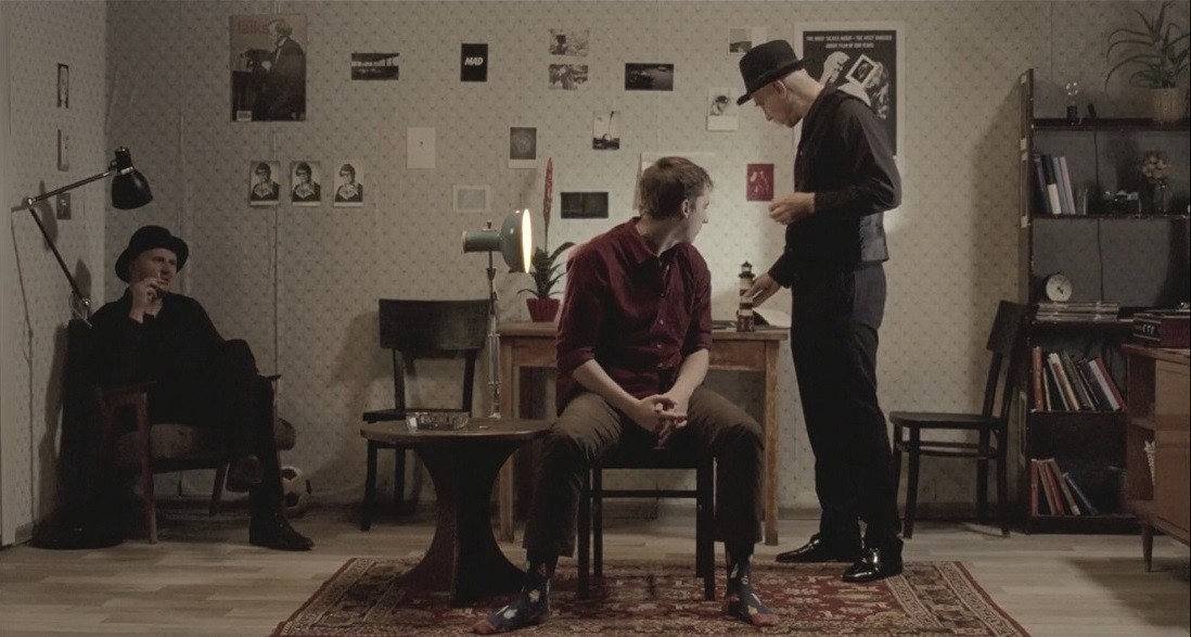 Otrajā plānā - Dāvis Sīmanis un Jānis Putniņš LKS NFS studentu filmā "Zenona paradokss" (2022)